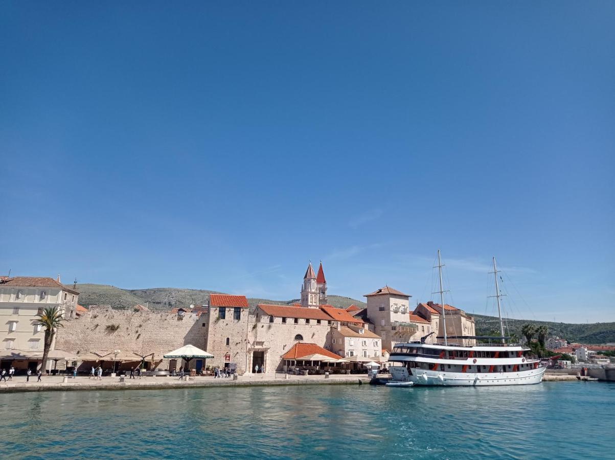 Apartment Nely - Sea, Terrace And Peace Trogir Exterior photo