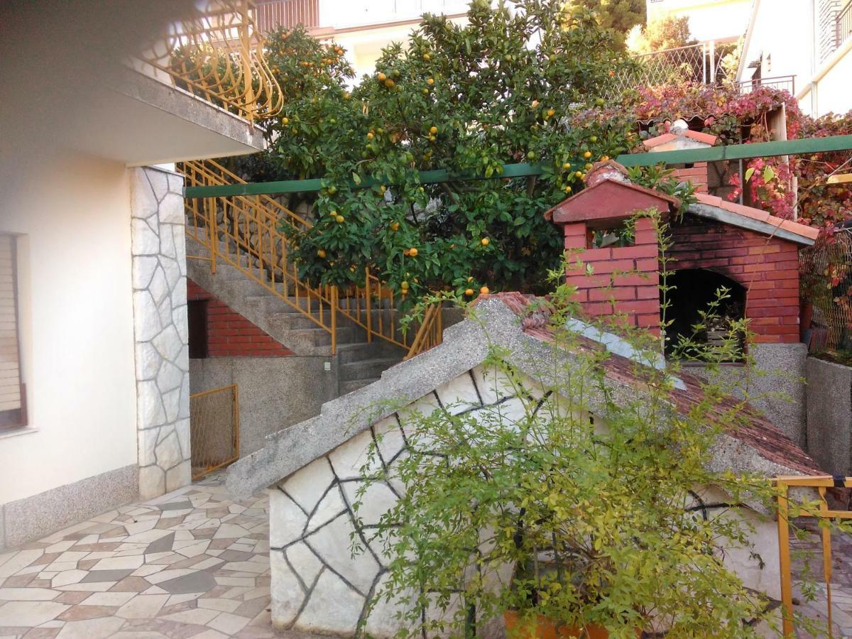 Apartment Nely - Sea, Terrace And Peace Trogir Exterior photo